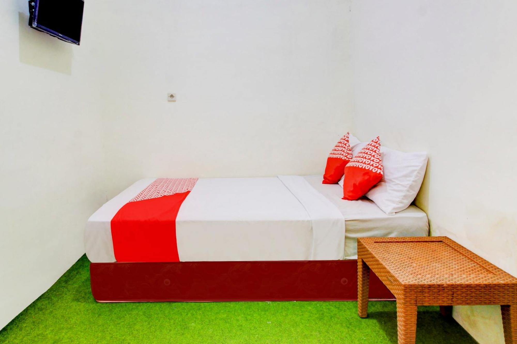 Oyo 90725 Zeevanna Guest House Syariah เกอดีรี ภายนอก รูปภาพ