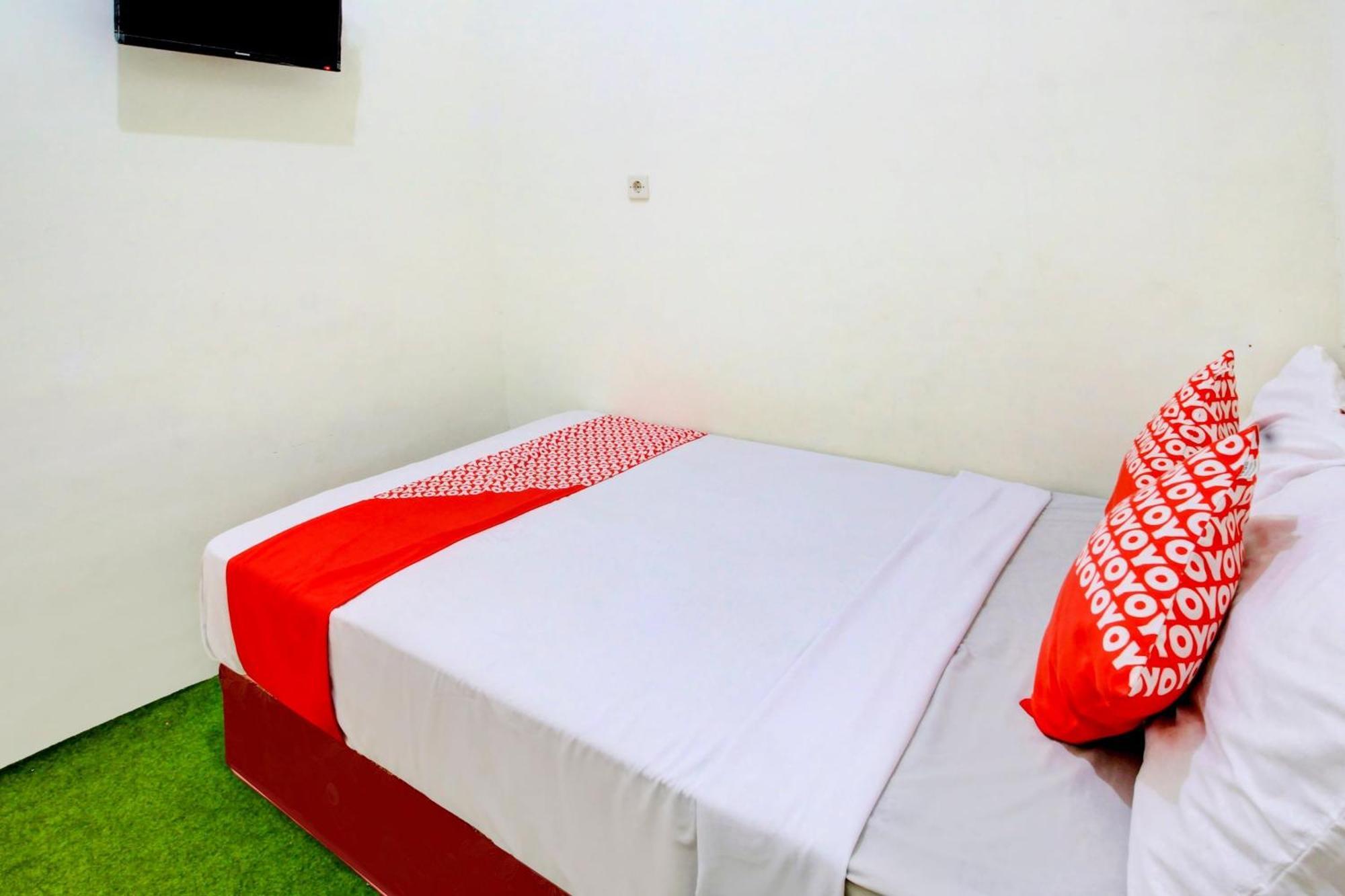 Oyo 90725 Zeevanna Guest House Syariah เกอดีรี ภายนอก รูปภาพ