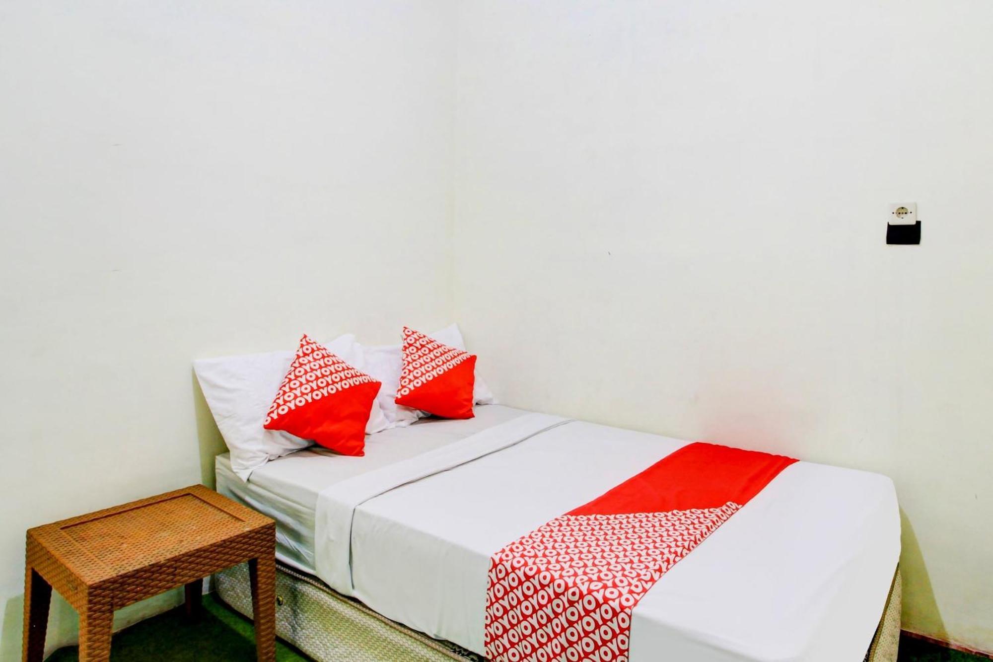Oyo 90725 Zeevanna Guest House Syariah เกอดีรี ภายนอก รูปภาพ